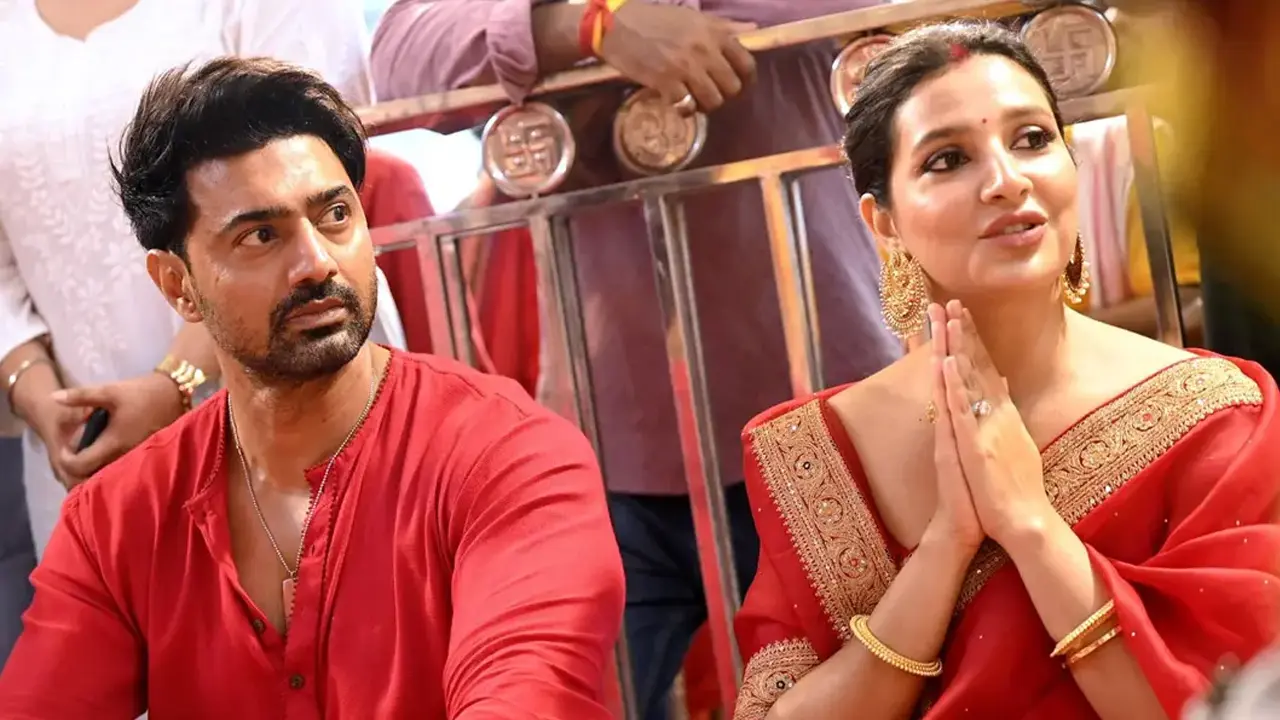 দেবের পারিবারিক ছবিতে মন্তব্য শুভশ্রীর, উঠল সেই বিতর্কিত প্রসঙ্গ