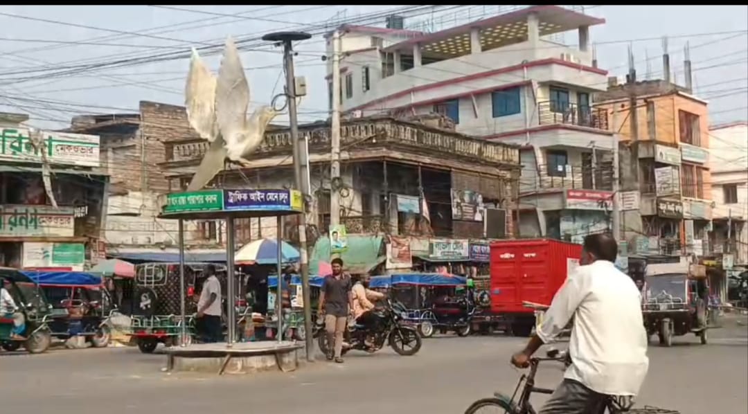 চুয়াডাঙ্গায় ৩৮ ডিগ্রির ওপর তাপমাত্রা, গলে যাচ্ছে রাস্তার পিচ