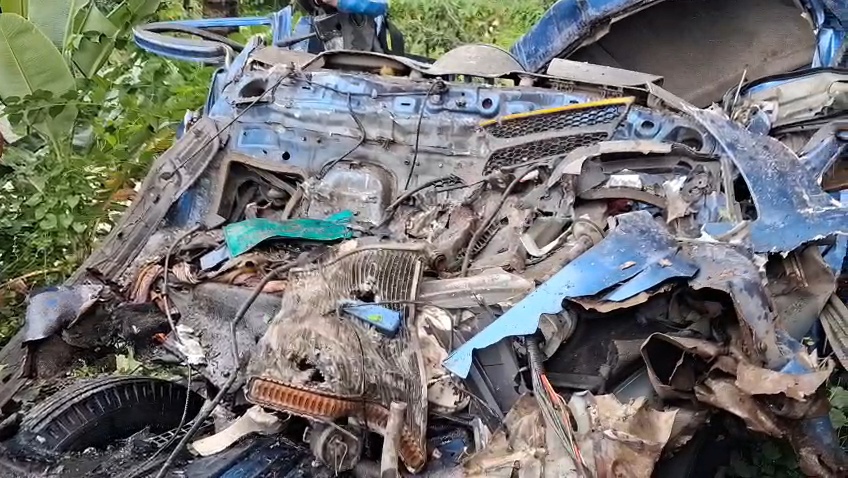 রাজবাড়ীতে বাস-পিকআপের মুখোমুখি সংঘর্ষে চালক নিহত,দুই ঘন্টা পর সড়কে যানচলাচল স্বাভাবিক