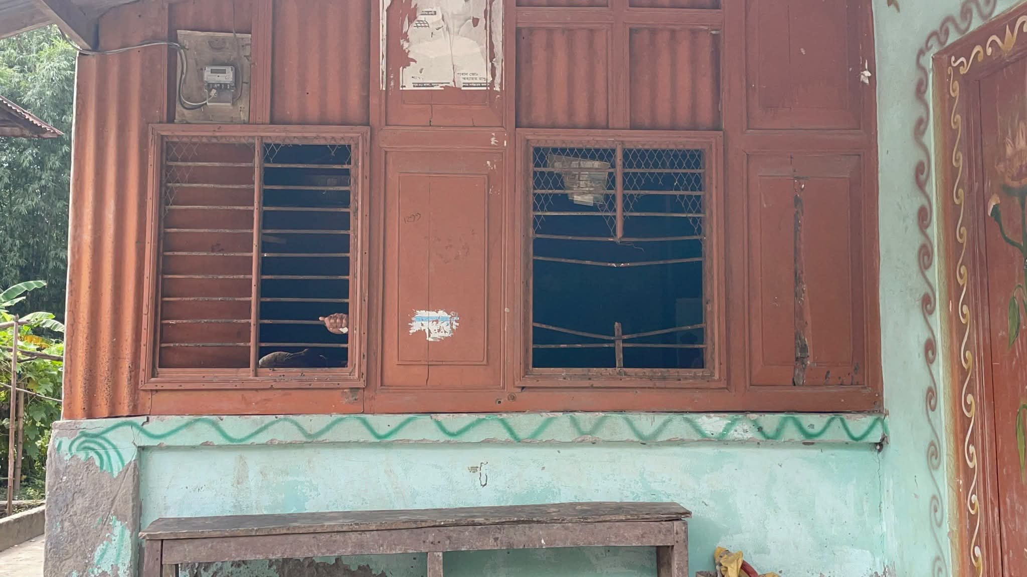 ফরিদপুরে গভীর রাতে জানালা ভেঙে স্কুলছাত্রী অপহরণের পর সংঘবদ্ধ ধর্ষণের অভিযোগ