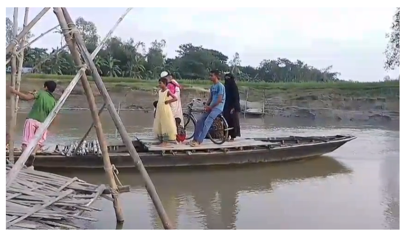 সেতুর অভাবে পারাপারে সীমাহীন দুর্ভোগ আর ভোগান্তি