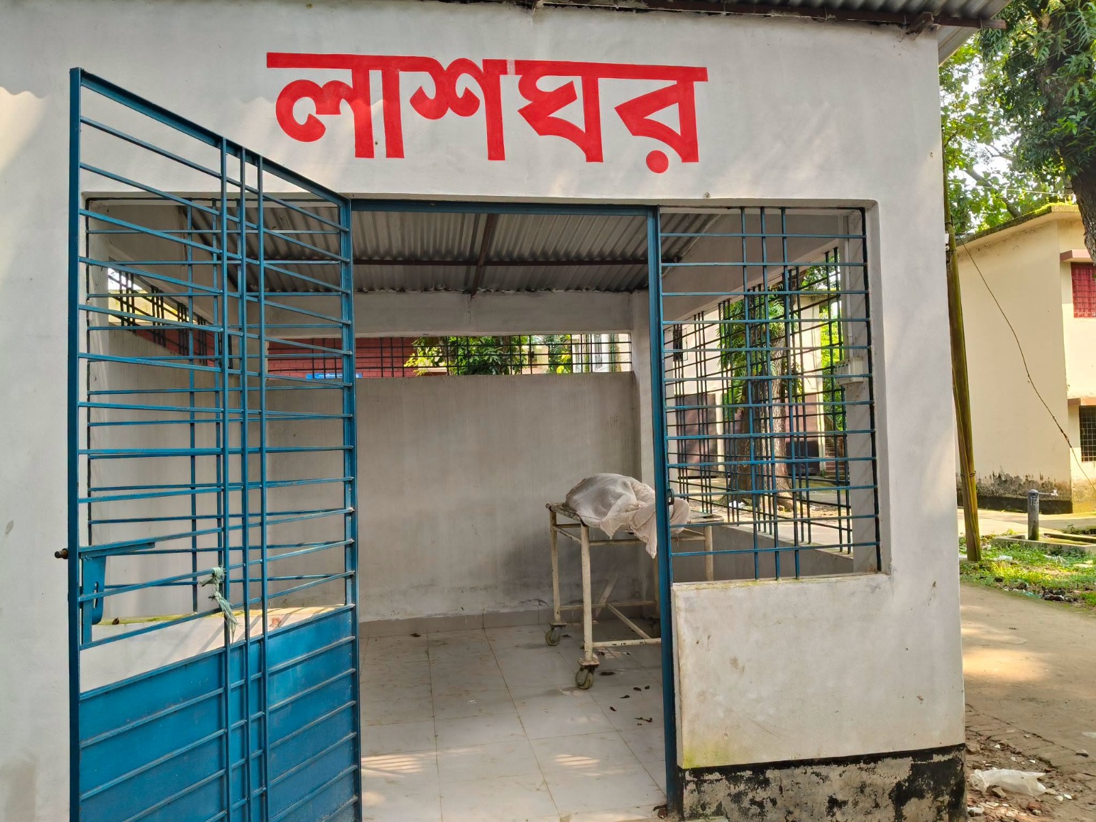 বাসের ধাক্কায় কালীগঞ্জ পৌর কর্মচারী নিহত