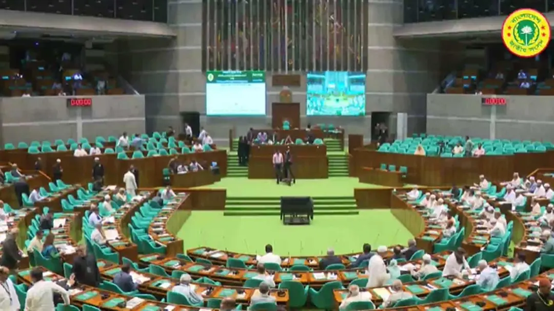 পাম্পে ঘুরেও তেল পাচ্ছেন না এমপিরা, সংসদে উদ্বেগ