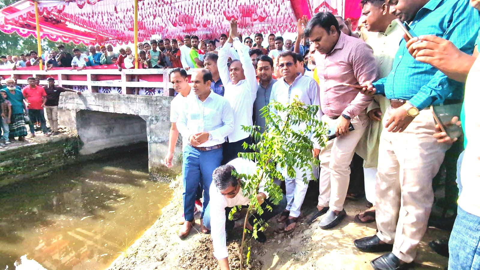 মৃতপ্রায় খালে ফিরল প্রাণ, শুরু সবুজায়ন