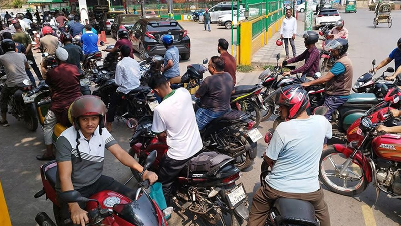 যেকোনো সময় বন্ধ হয়ে যেতে পারে সারাদেশের পেট্রোল পাম্প
