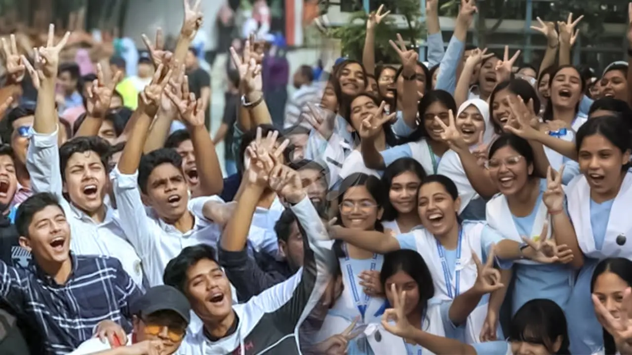 এসএসসি-সমমান পরীক্ষার ফল প্রকাশ, পাসের হার ৬২.২৫ শতাংশ, যেভাবে জানবেন রেজাল্ট