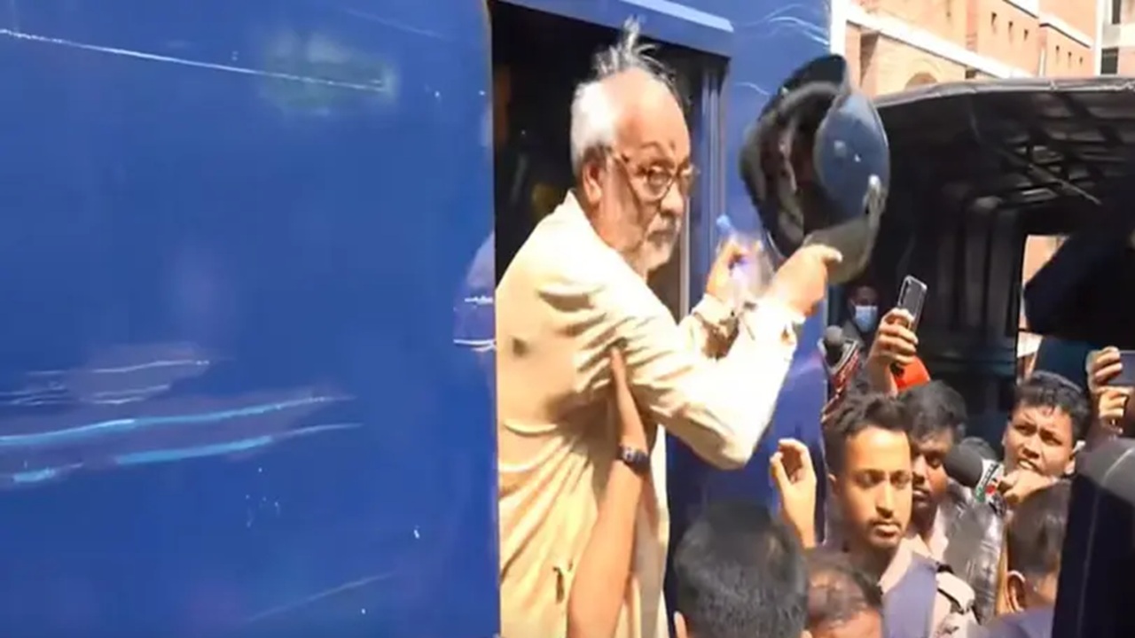 ‘পুলিশের গুলি খাবো, তবু হেলমেট পরব না’: আদালতে মেজর (অব.) আখতারুজ্জামান