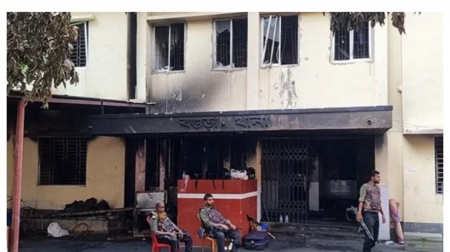থানা থেকে লুট করা ২২টি আগ্নেয়াস্ত্র কার কাছে, দুই শতাধিক গাড়ি কোথায়?