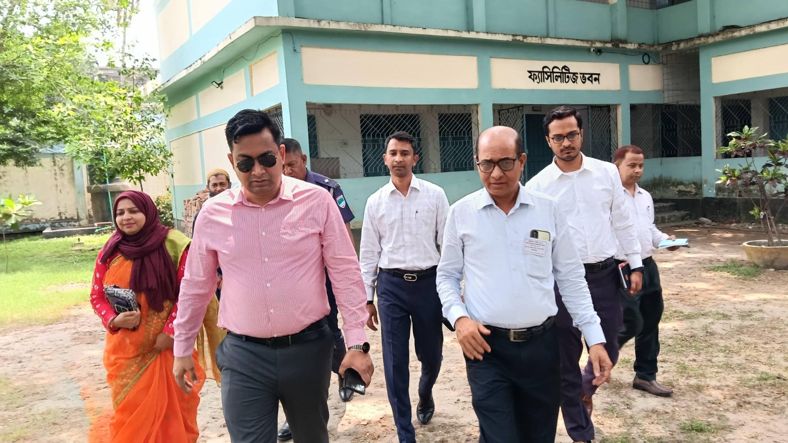 ঝিনাইদহে এসএসসি পরিক্ষার কেন্দ্র পরিদর্শণ করলেন জেলা প্রশাসক