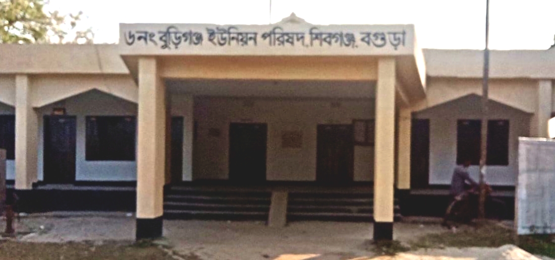 ইউপি কার্যালয়ে তালা, ভেঙে ঢুকলেন প্যানেল চেয়ারম্যান