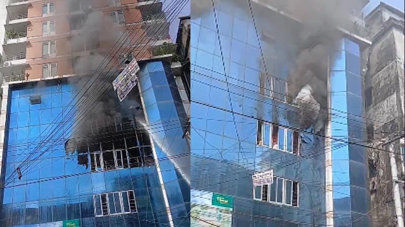 চট্টগ্রামের টেরিবাজারে বহুতল মার্কেটে অগ্নিকাণ্ডে ২ জনের মৃত্যু