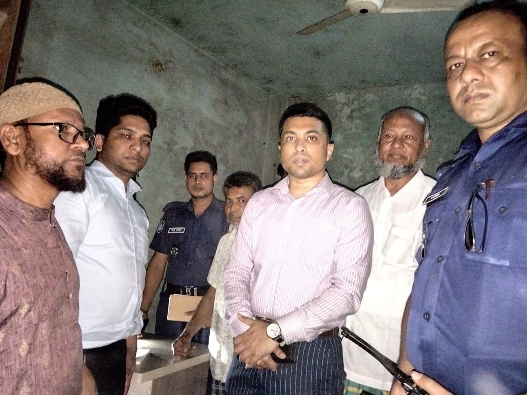 সিরাজদিখানে বেশি দামে পেট্রোল বিক্রয় রোধে মোবাইল কোর্ট পরিচালনা