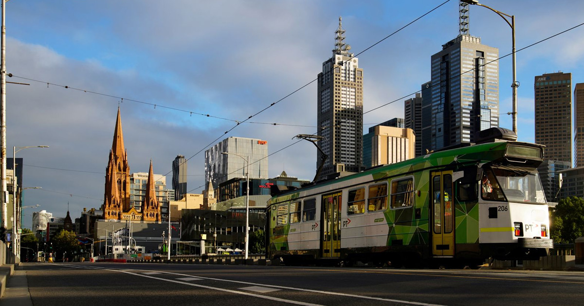 জ্বালানির দাম বাড়ায় অস্ট্রেলিয়ার দুই রাজ্যে গণপরিবহন ফ্রি