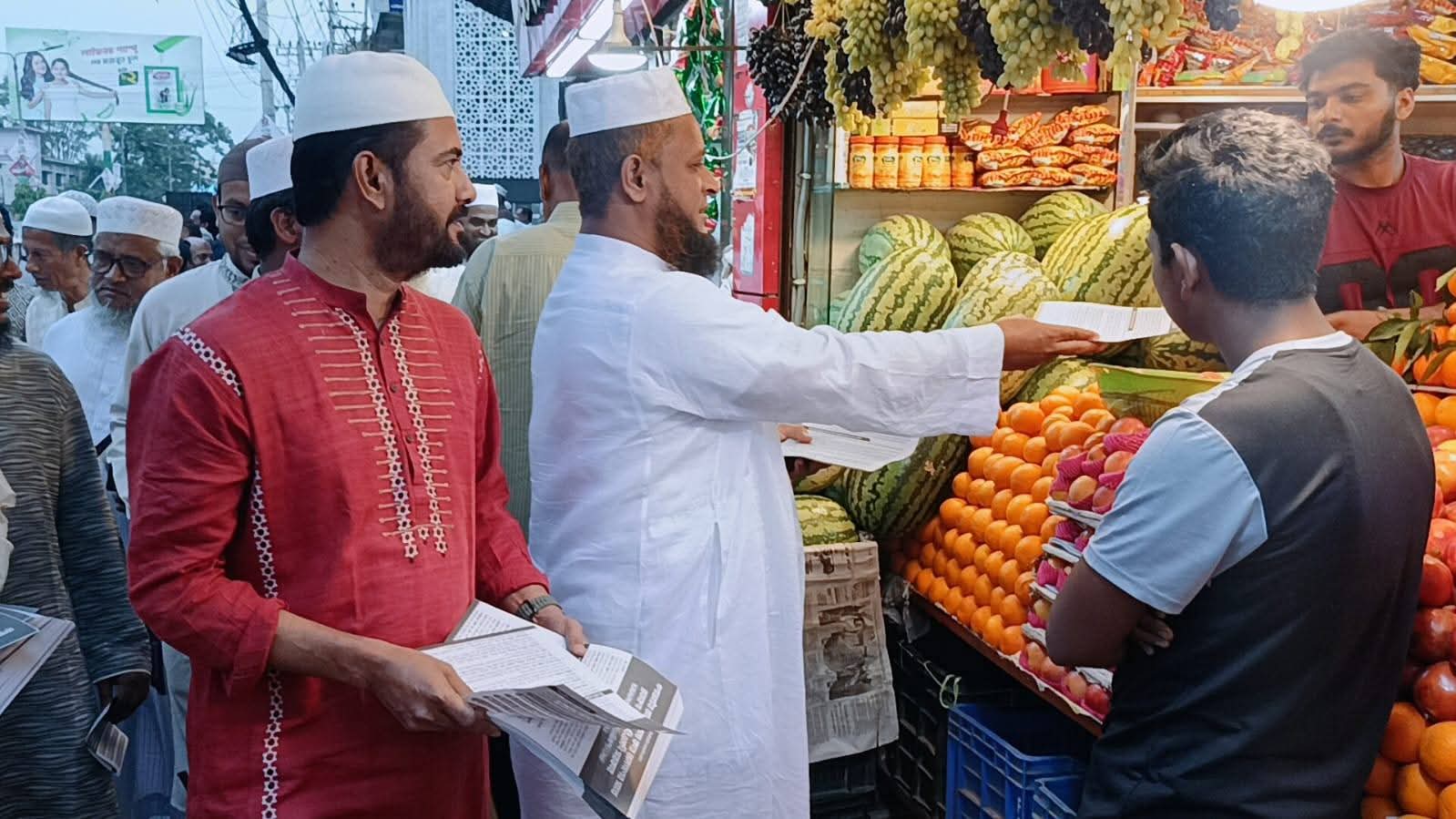 গণভোটের রায় বাস্তবায়নের দাবিতে ফেনীতে ১১ দলীয় জোটের লিফলেট বিতরণ