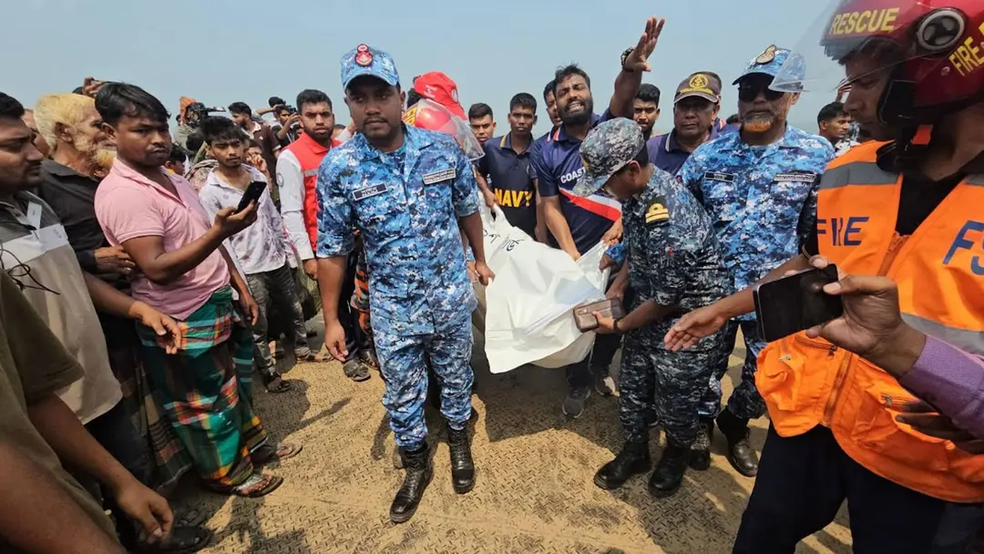 ২৬ জনের মরদেহ উদ্ধার, পদ্মাপাড়ে বাড়ছে স্বজনদের আহাজারি