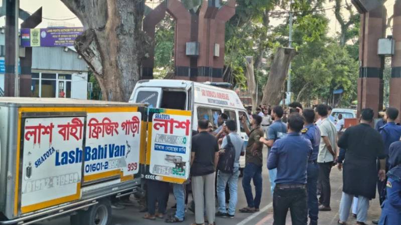 কলকাতা হোটেলে আগুন: ৯৬ ঘণ্টা পর স্বজনদের কাছে ৫ বাংলাদেশির মরদেহ হস্তান্তর