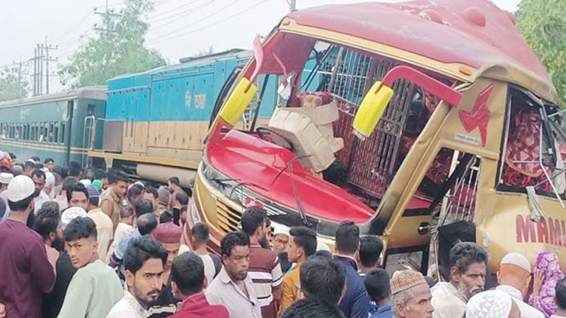 ৮ ঘণ্টারও কম সময়ের ব্যবধানে সড়কে ঝরল ১৯ প্রাণ