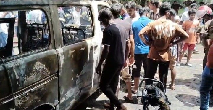 বাগেরহাট জেলা হাসপাতাল চত্বরে গ্যাস লিকেজ থেকে অ্যাম্বুলেন্সে আগুন, দগ্ধ চালক, পুড়েছে ৮ মোটরসাইকেল