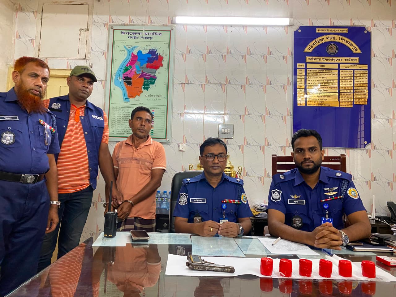 পিরোজপুরে অস্ত্র ও ককটেলসহ আন্তঃজেলা ডাকাত সরদার গ্রেপ্তার