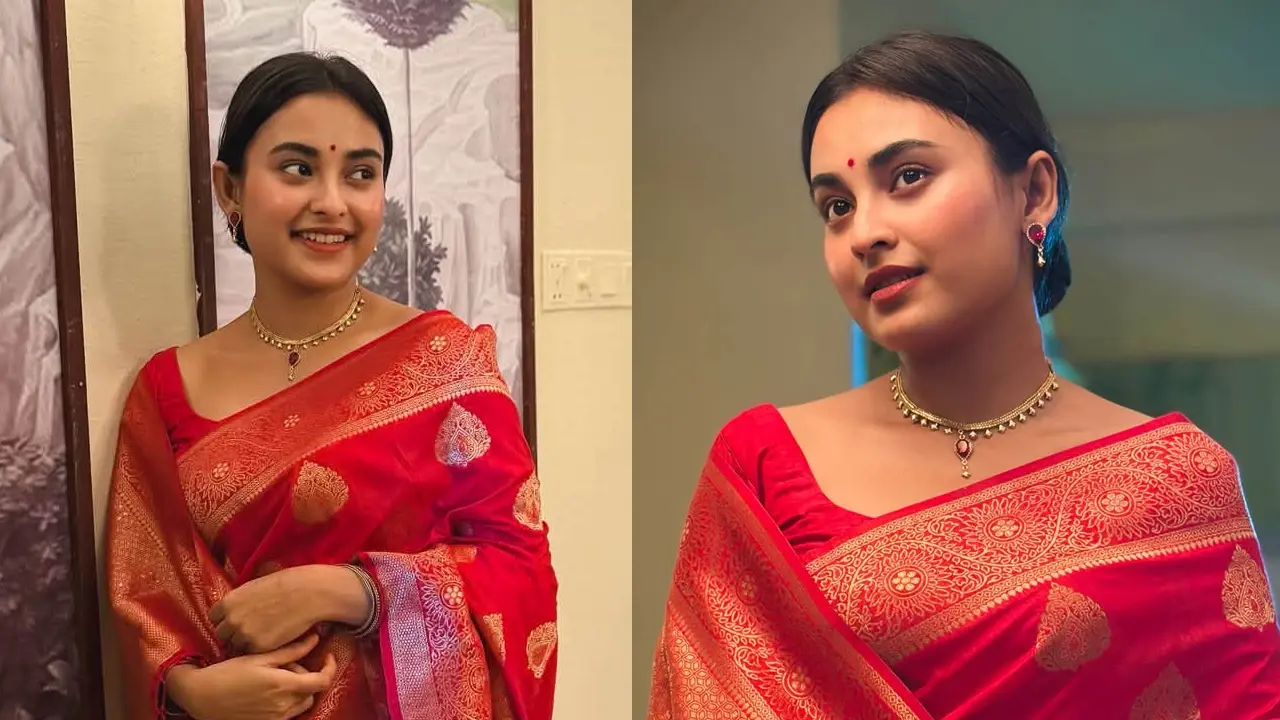 লাল শাড়িতে তটিনীর চোখজুড়ানো রূপ