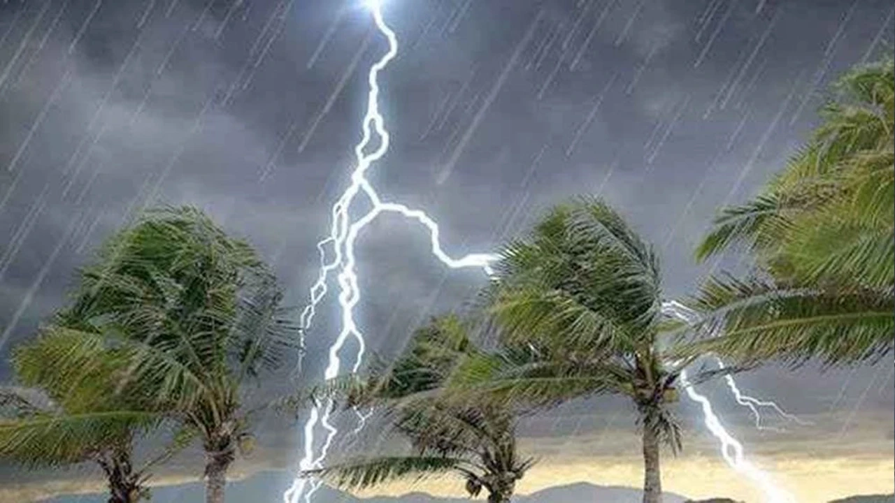 ঢাকায় দুপুরের মধ্যে হতে পারে বজ্রবৃষ্টি