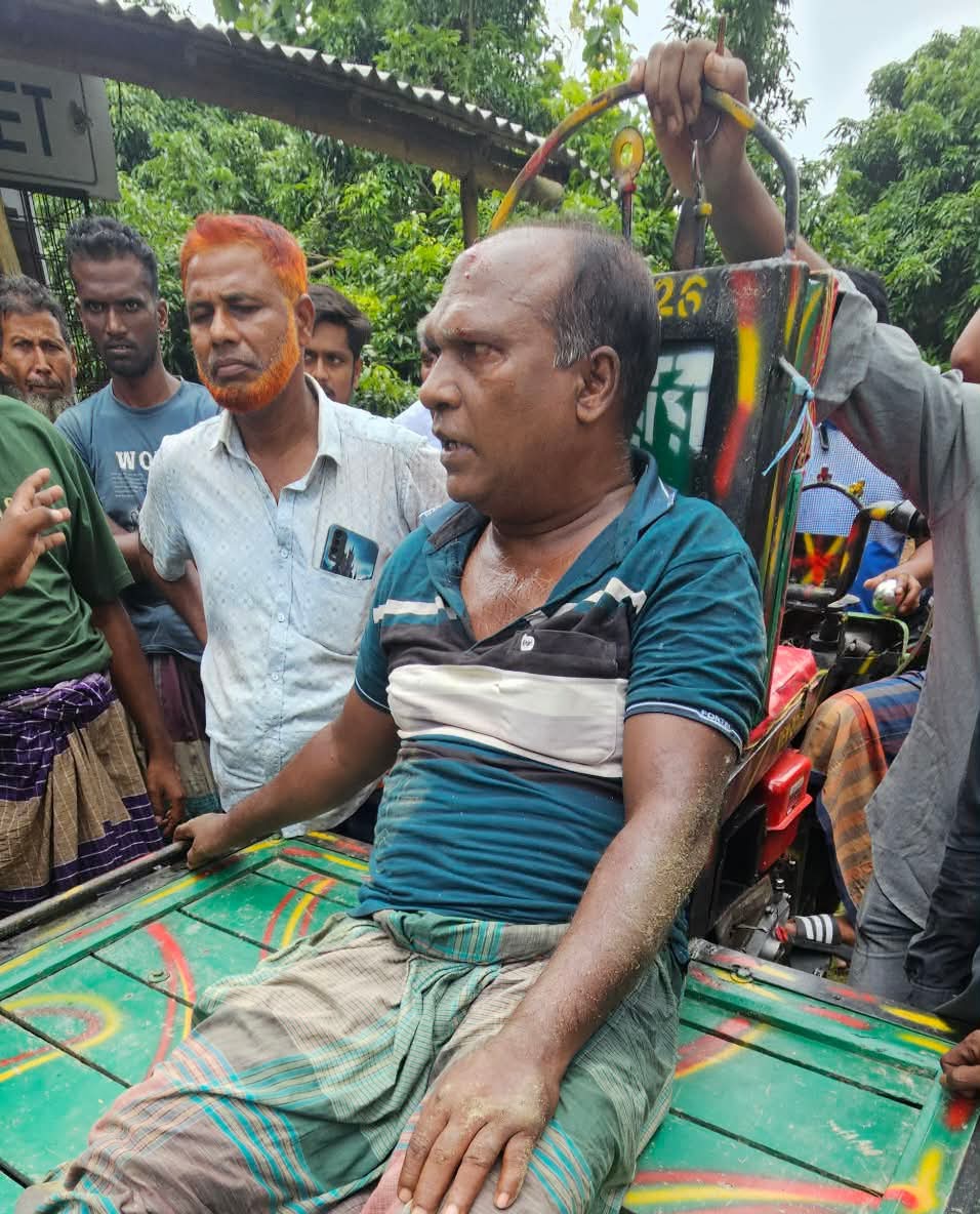 মেহেরপুরে ইয়াবাসহ আটক মাদককারবারীকে গণধোলাই দিয়ে পুলিশে সোপর্দ
