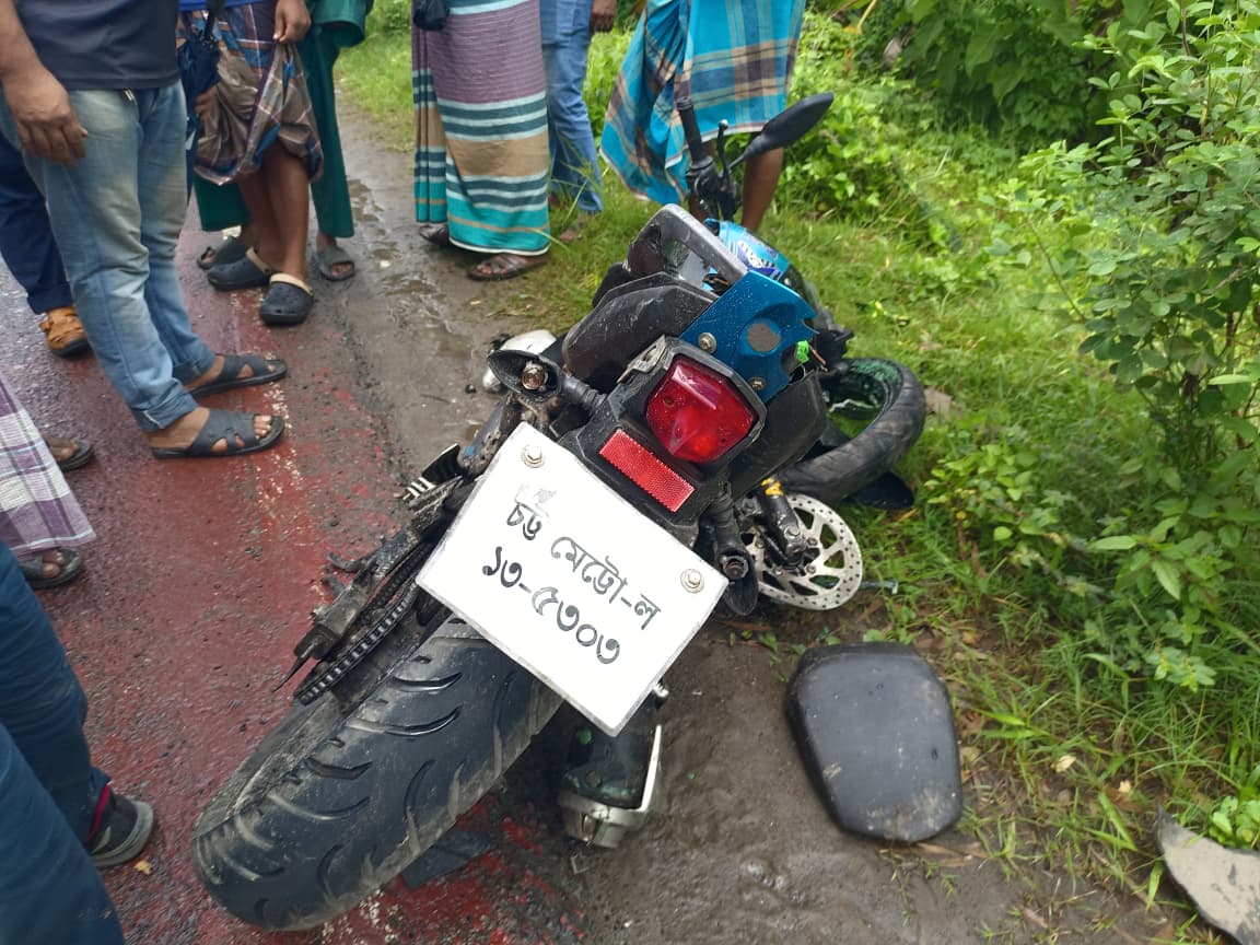 মীরসরাইয়ে মোটরসাইকেল-ট্রাক-পিকআপ সংঘর্ষে প্রাণ গেল যুবদল নেতার