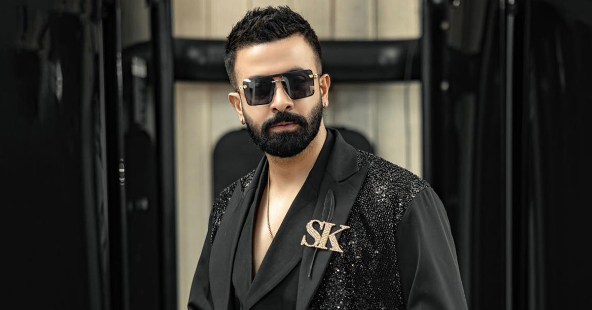 প্রিন্স’ সিনেমার শুটিং বন্ধ নিয়ে বিতর্ক, বাড়তি পারিশ্রমিকের গুঞ্জন নিয়ে মুখোমুখি বক্তব্য