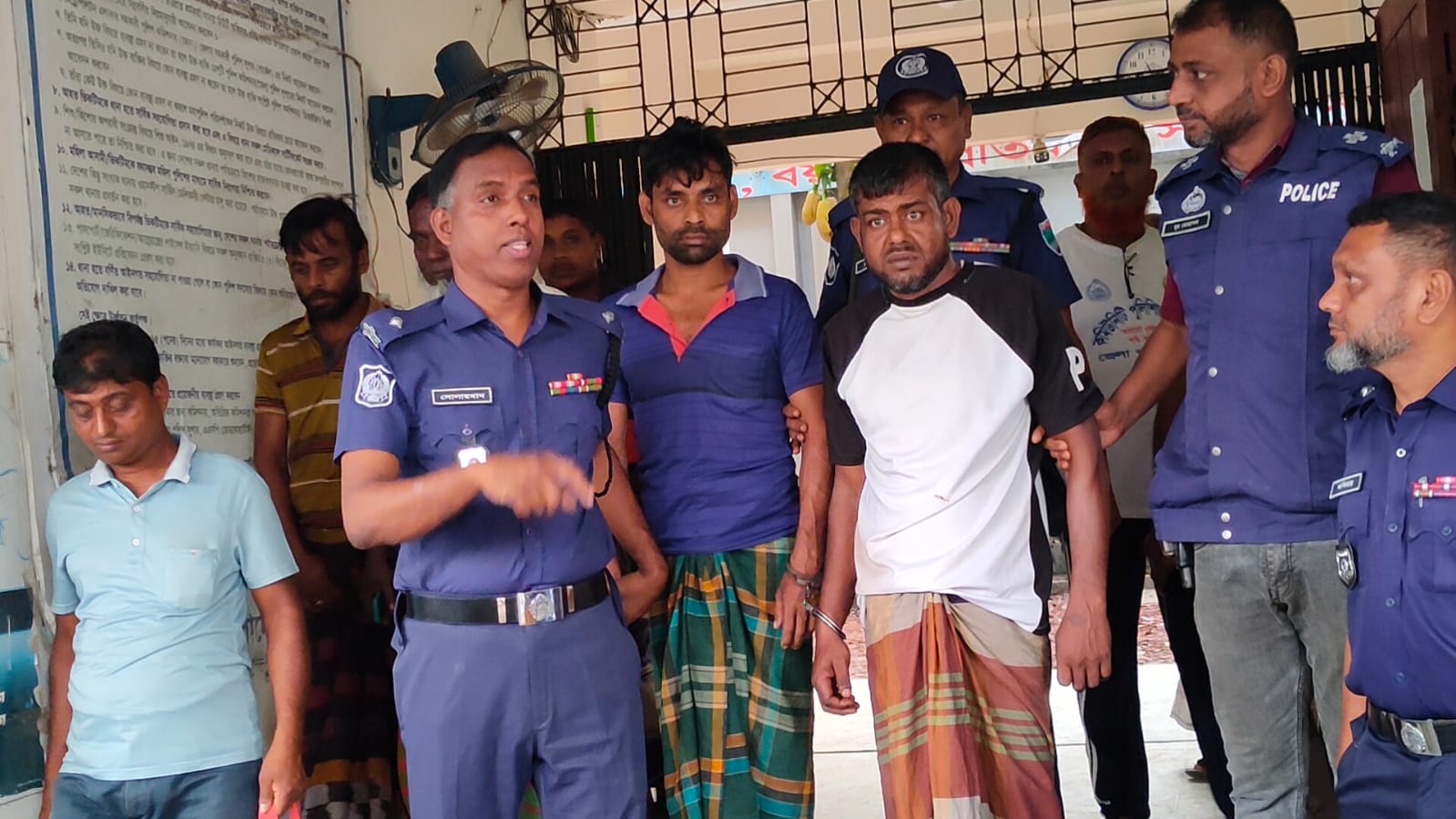 চুয়াডাঙ্গায় পাচারচেষ্টা ব্যর্থ, ৮ বাংলাদেশি উদ্ধার, গ্রেফতার ২