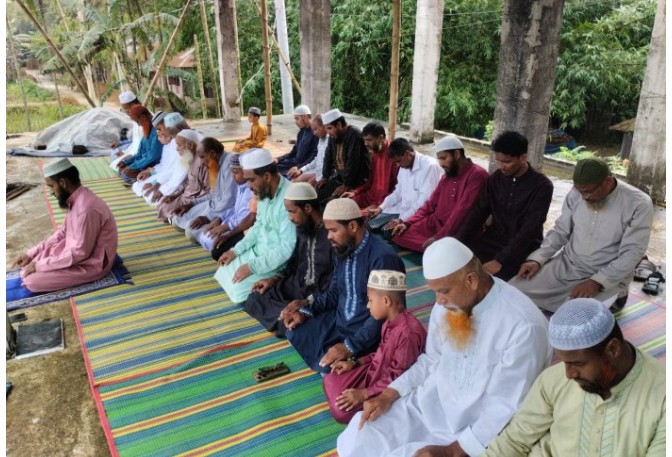 মধ্যপ্রাচ্যের সাথে মিল রেখে গাইবান্ধায় ঈদুল আযহার নামাজ আদায়