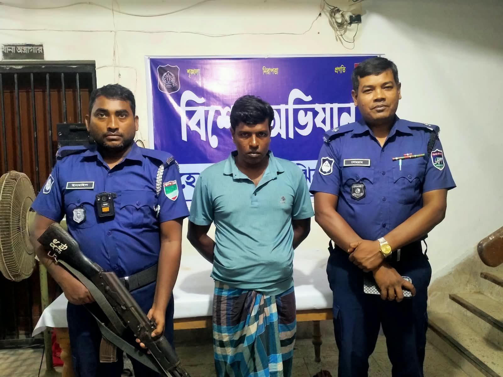 মহেশপুরে নারী ও শিশু নির্যাতন মামলার প্রধান আসামি গ্রেপ্তার
