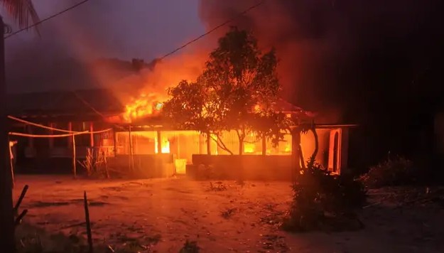 গাইবান্ধায় শিবির নেতা খুনের ঘটনায় অভিযুক্তদের বাড়িতে অগ্নিসংযোগ, গ্রেফতার-১