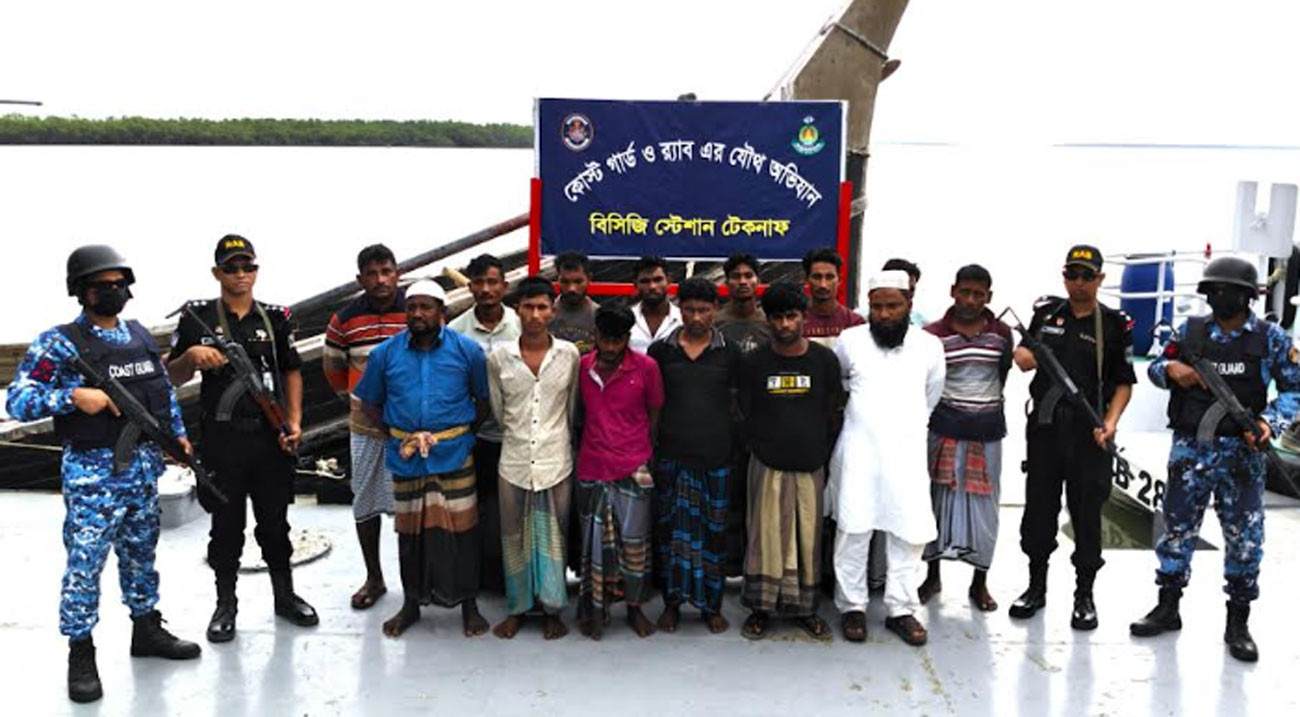 মিয়ানমারে সিমেন্ট পাচারের চেষ্টা, ৯০০ বস্তাসহ ১৪ জন আটক