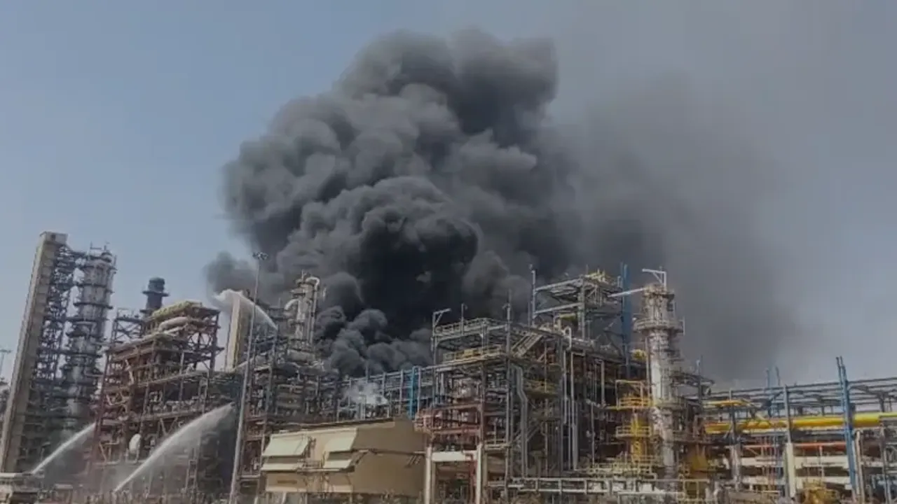 উদ্বোধনের আগে রাজস্থানের তেল শোধনাগারে আগুন