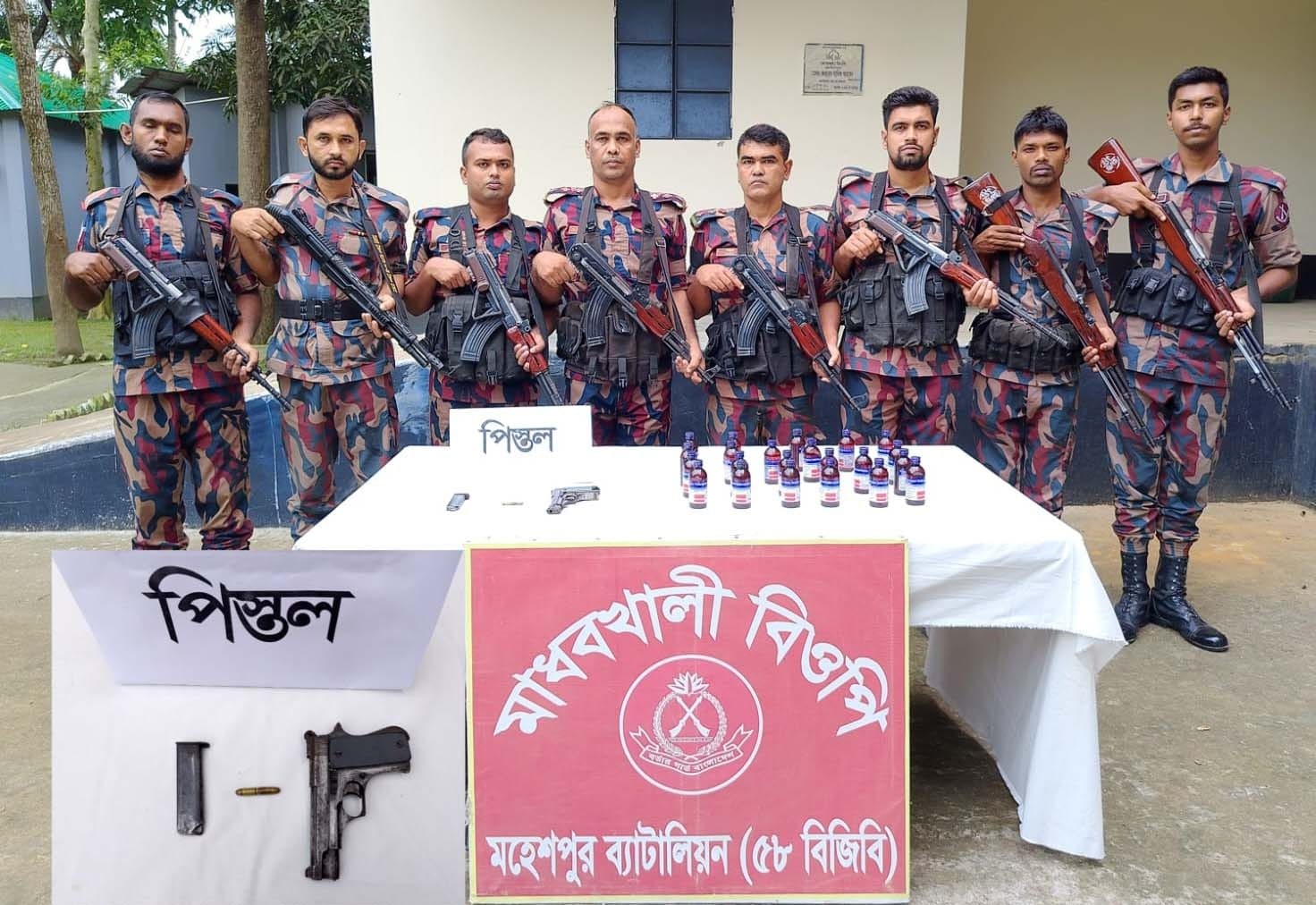জীবননগর সীমান্তে বিজিবির অভিযানে বিদেশি পিস্তল, গুলি ও ২২ বোতল এসকাফ সিরাপ উদ্ধার