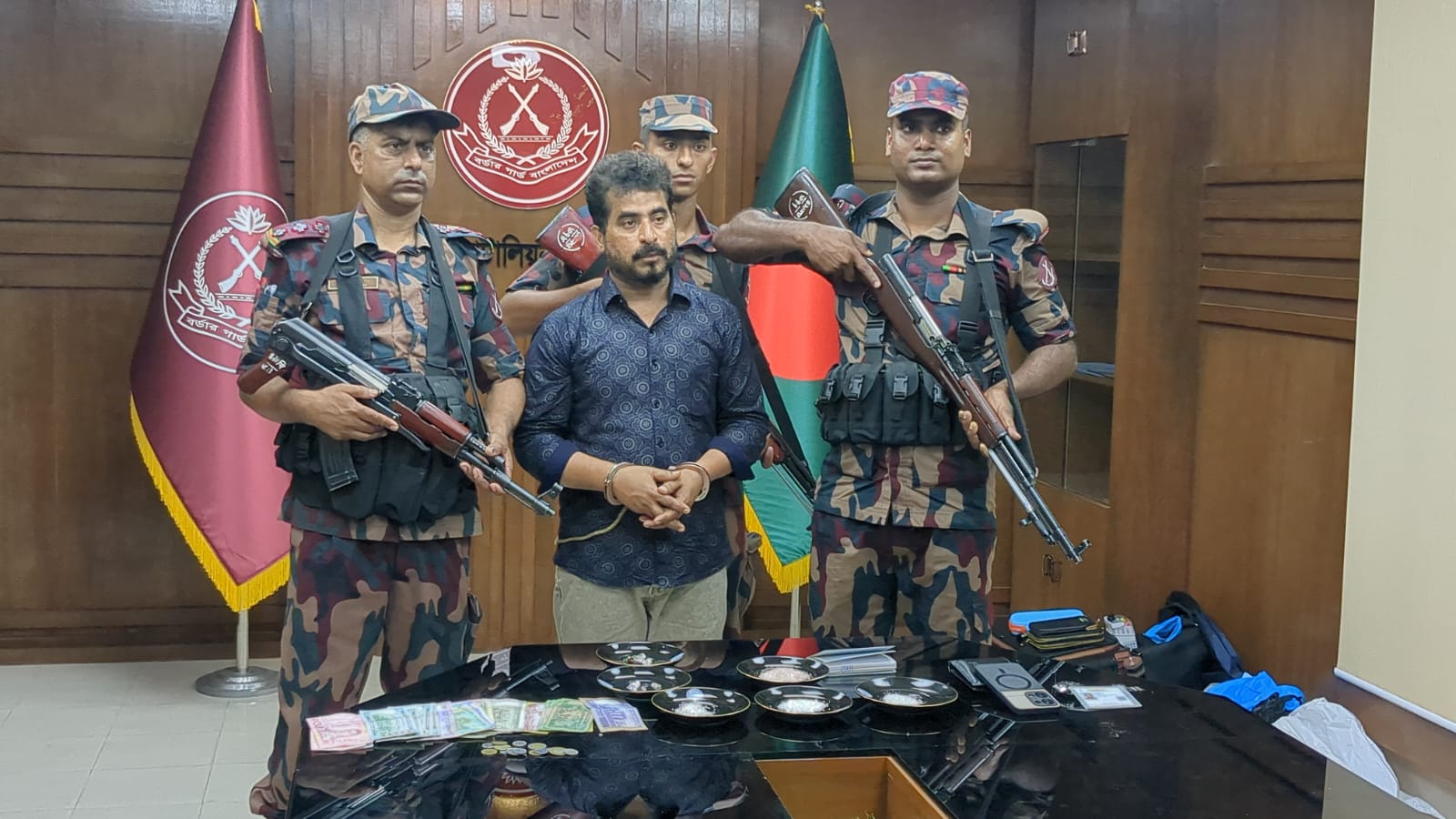 যশোরে সাড়ে ৬ কোটি টাকার হীরাসহ ভারতীয় আটক