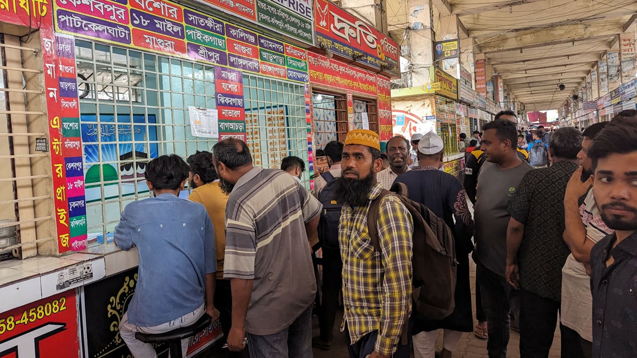 ৩০০-৪০০ টাকা অতিরিক্ত ভাড়া গুণতে হচ্ছে গাবতলীতে