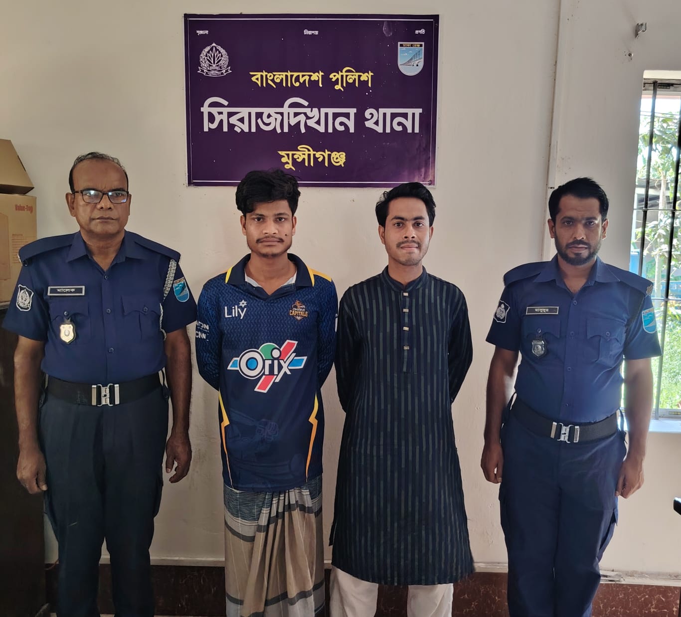 সিরাজদিখানে বিশৃঙ্খলা সৃষ্টির অভিযোগে ২ জন গ্রেফতার