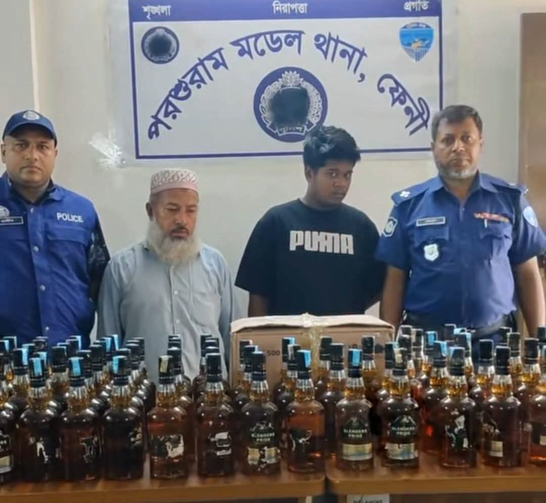 ফেনীর পরশুরামে অ্যাম্বুলেন্সে মাদক পাচার: মূল হোতা প্রীতমের বাড়ির সামনে দুই আসামিকে লাইভ জিজ্ঞাসাবাদ