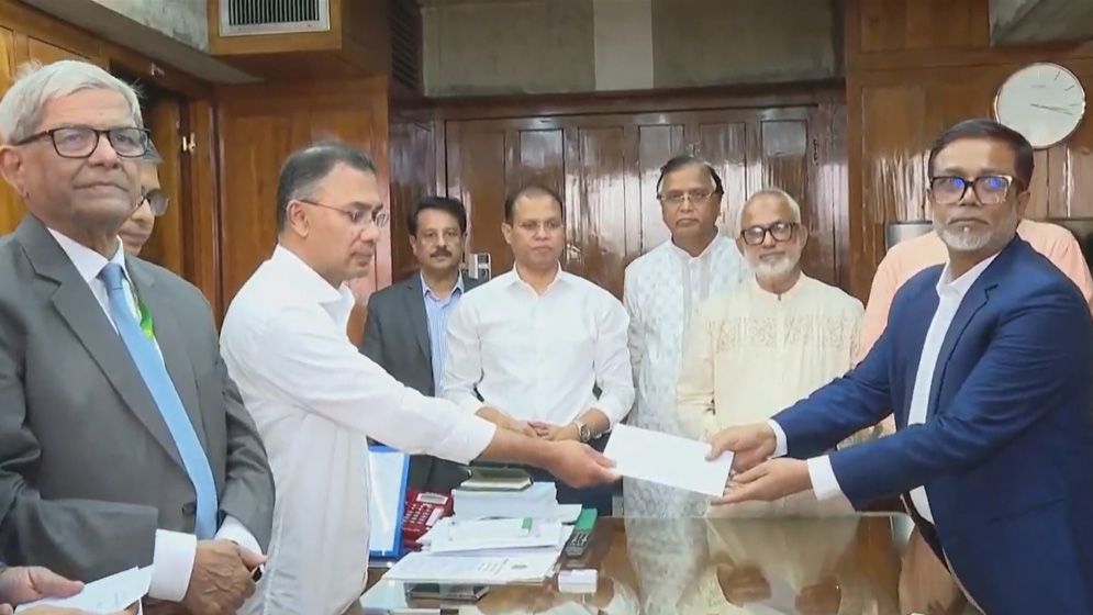 সিটি করপোরেশনের প্রত্যেক পরিচ্ছন্নতাকর্মীকে ঈদ উপহার দিলেন প্রধানমন্ত্রী