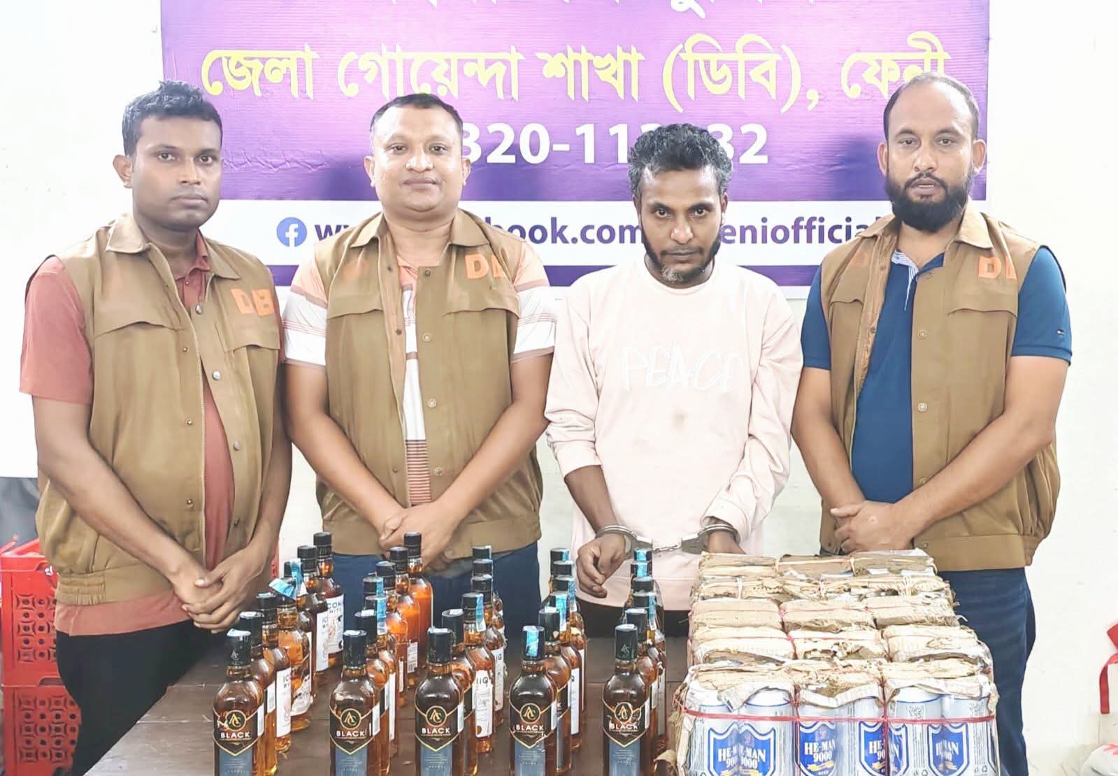 ফেনীতে ‘ডিপার্টমেন্টাল স্টোরে'র সামনে থেকে বিপুল পরিমাণ বিদেশি মদ-বিয়ারসহ গ্রেপ্তার ১