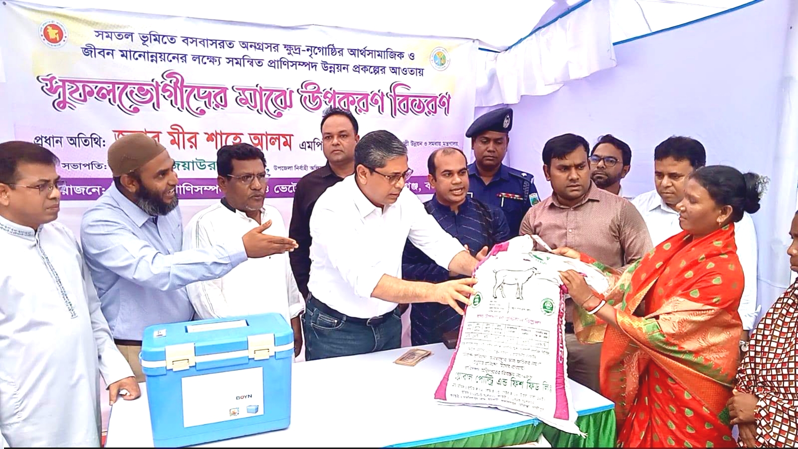 ক্ষুদ্র নৃ-গোষ্ঠীর পাশে প্রতিমন্ত্রী মীর শাহে আলম