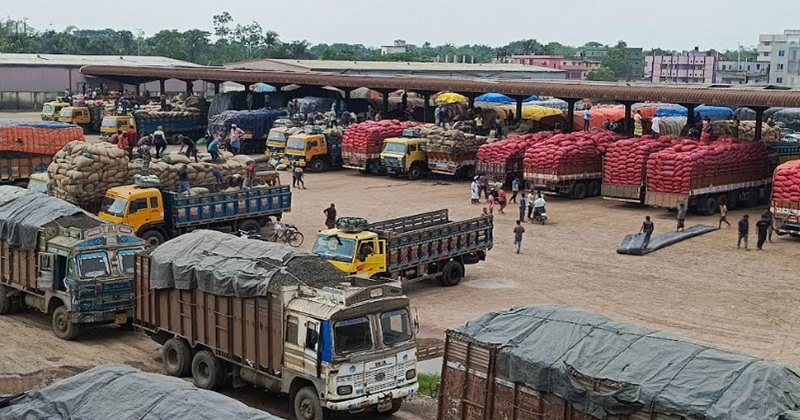 জ্বালানি তেলের মূল্যবৃদ্ধি, খরচ বেড়েছে পণ্য পরিবহনে
