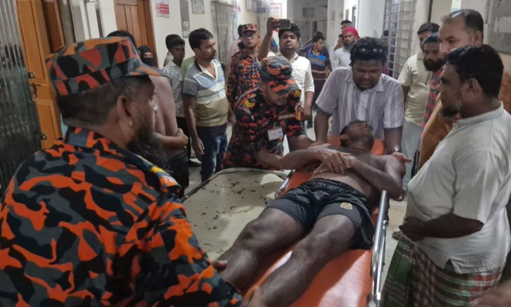 পদ্মা নদীতে নৌকা বাইচে সংঘর্ষ:প্রতিপক্ষকে পিটিয়ে নৌকা ডুবিয়ে দেওয়ার অভিযোগ, আহত-২০