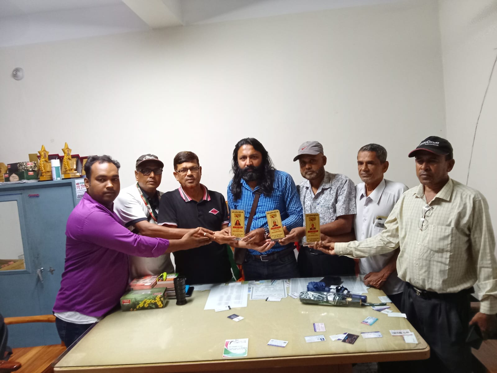 মাগুরায় সাহসী সাংবাদিকতার স্বীকৃতি স্বরূপ সম্মাননা স্মারক ক্রেস্ট ও উপহার পেয়েছেন সাংবাদিক ফারুক আহমেদ