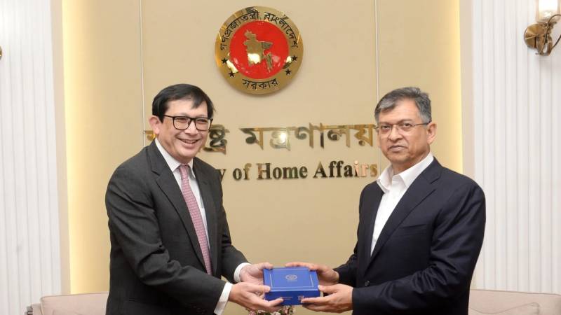স্বরাষ্ট্রমন্ত্রীর সঙ্গে সিঙ্গাপুরের বিদায়ী চার্জ দ্য অ্যাফেয়ার্সের সৌজন্য সাক্ষাৎ