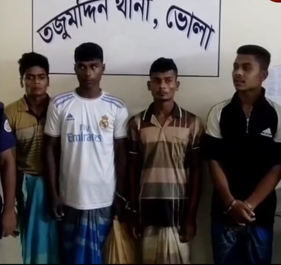 ভোলার তজুমদ্দিনে নারী ও পুরুষকে জুতার মালা পরিয়ে হেনস্তার ঘটনায় আটক - ৪