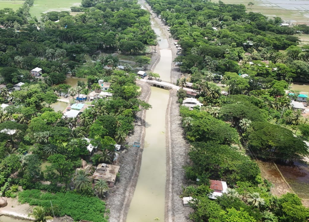 প্রধানমন্ত্রীর দেশব্যাপী খাল খনন কর্মসূচি: তালতলীতে খাল খননে ভাগ্য বদলের স্বপ্ন দেখছেন হাজারো কৃষক