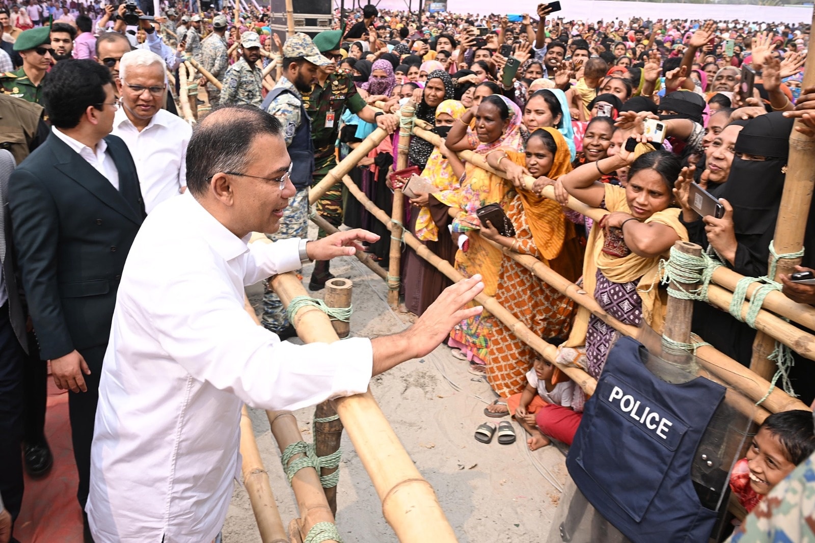‘ফ্যামিলি কার্ড’ বিতরণ কার্যক্রমের শুভ উদ্বোধন