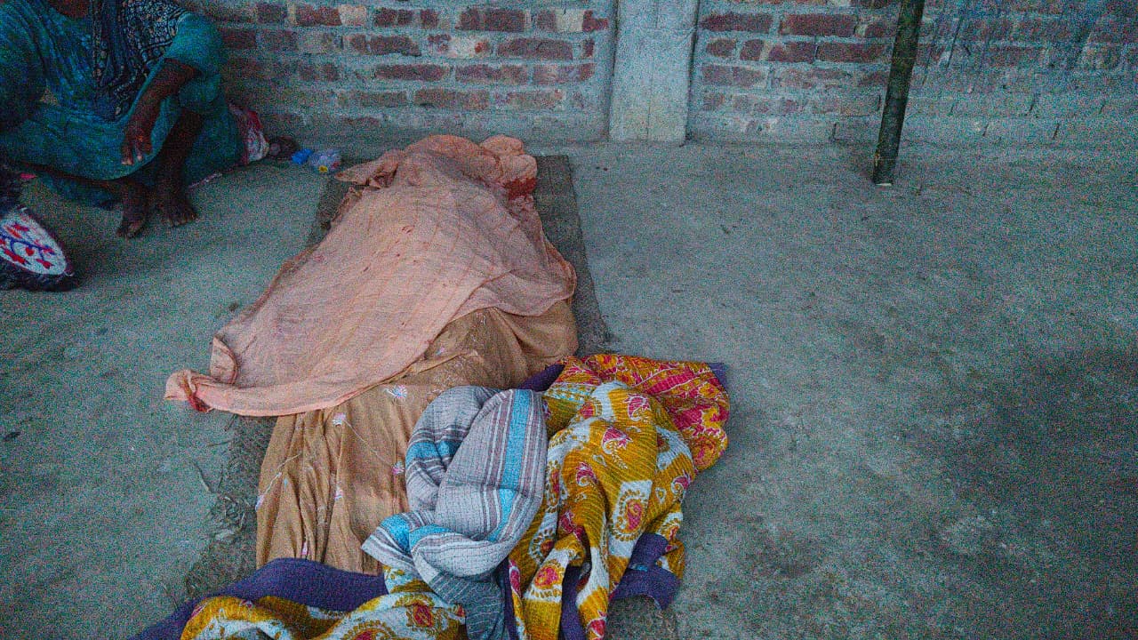 নাটোরে ৭ মাসের অন্তঃসত্ত্বা স্ত্রীকে কুপিয়ে হত্যার অভিযোগে স্বামী আটক